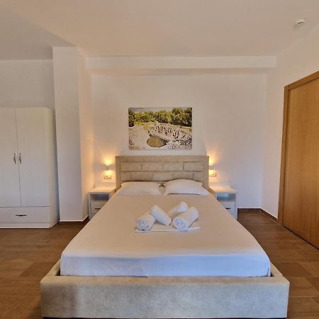 Hotel Queen Margaret Seaside Ksamil Exteriör bild