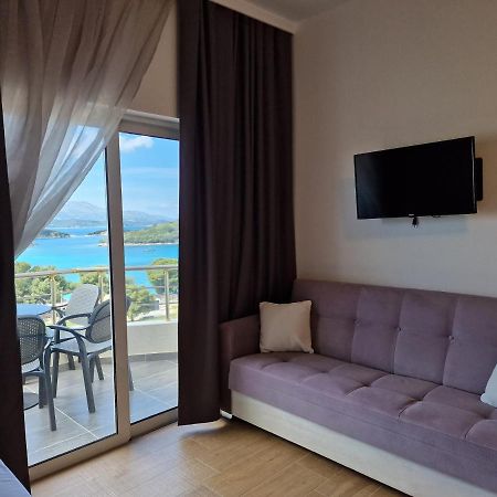 Hotel Queen Margaret Seaside Ksamil Exteriör bild
