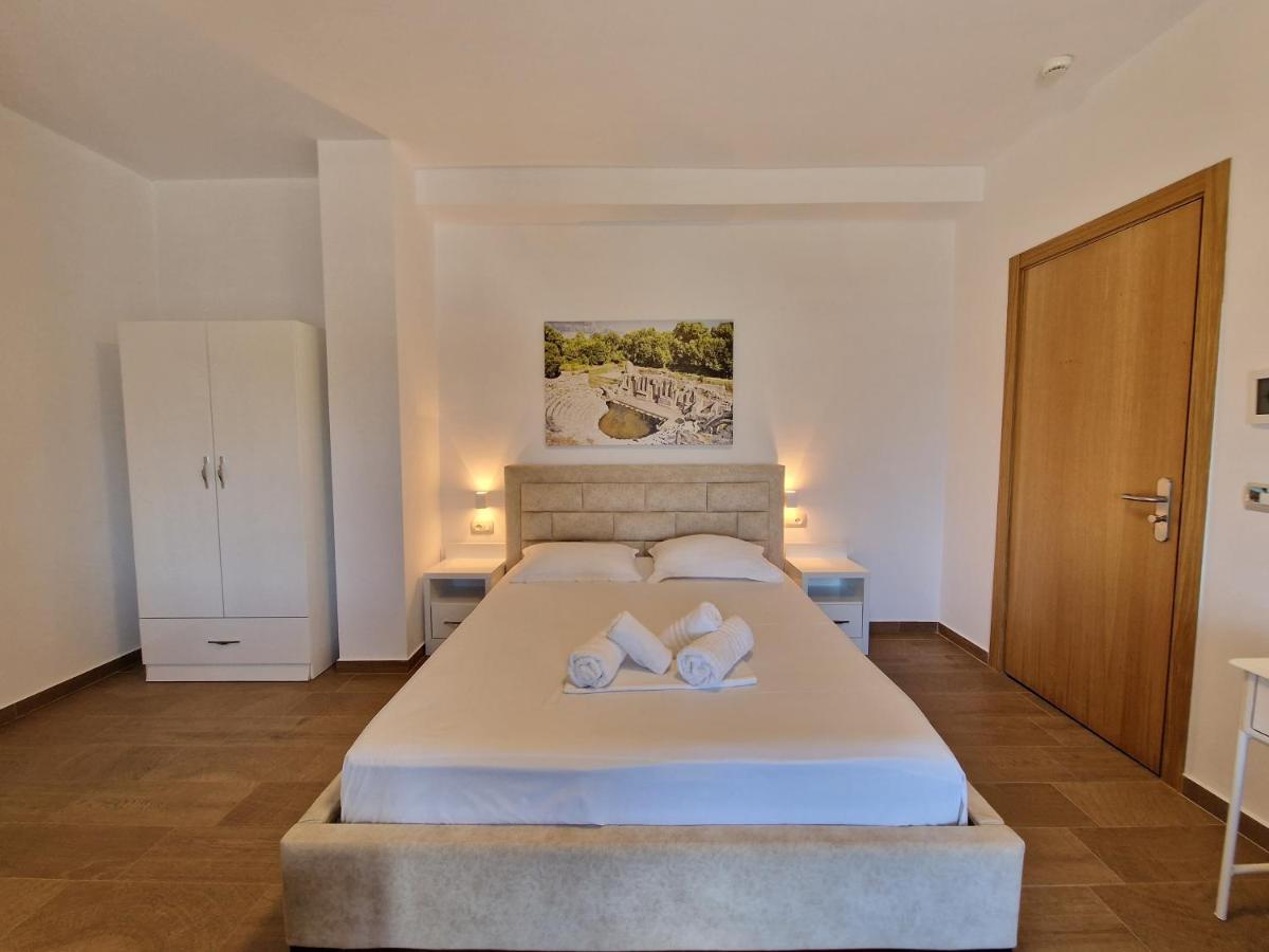 Hotel Queen Margaret Seaside Ksamil Exteriör bild