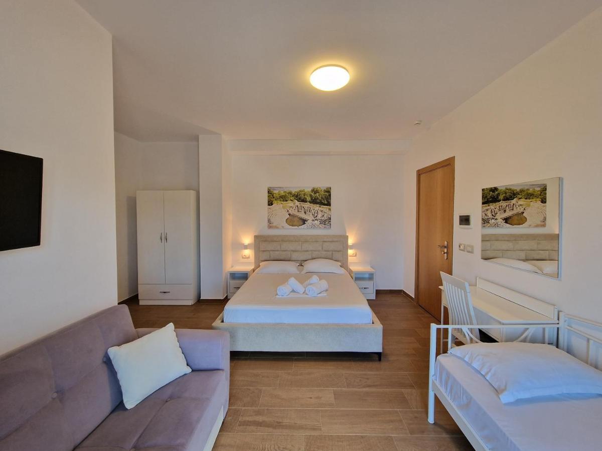 Hotel Queen Margaret Seaside Ksamil Exteriör bild