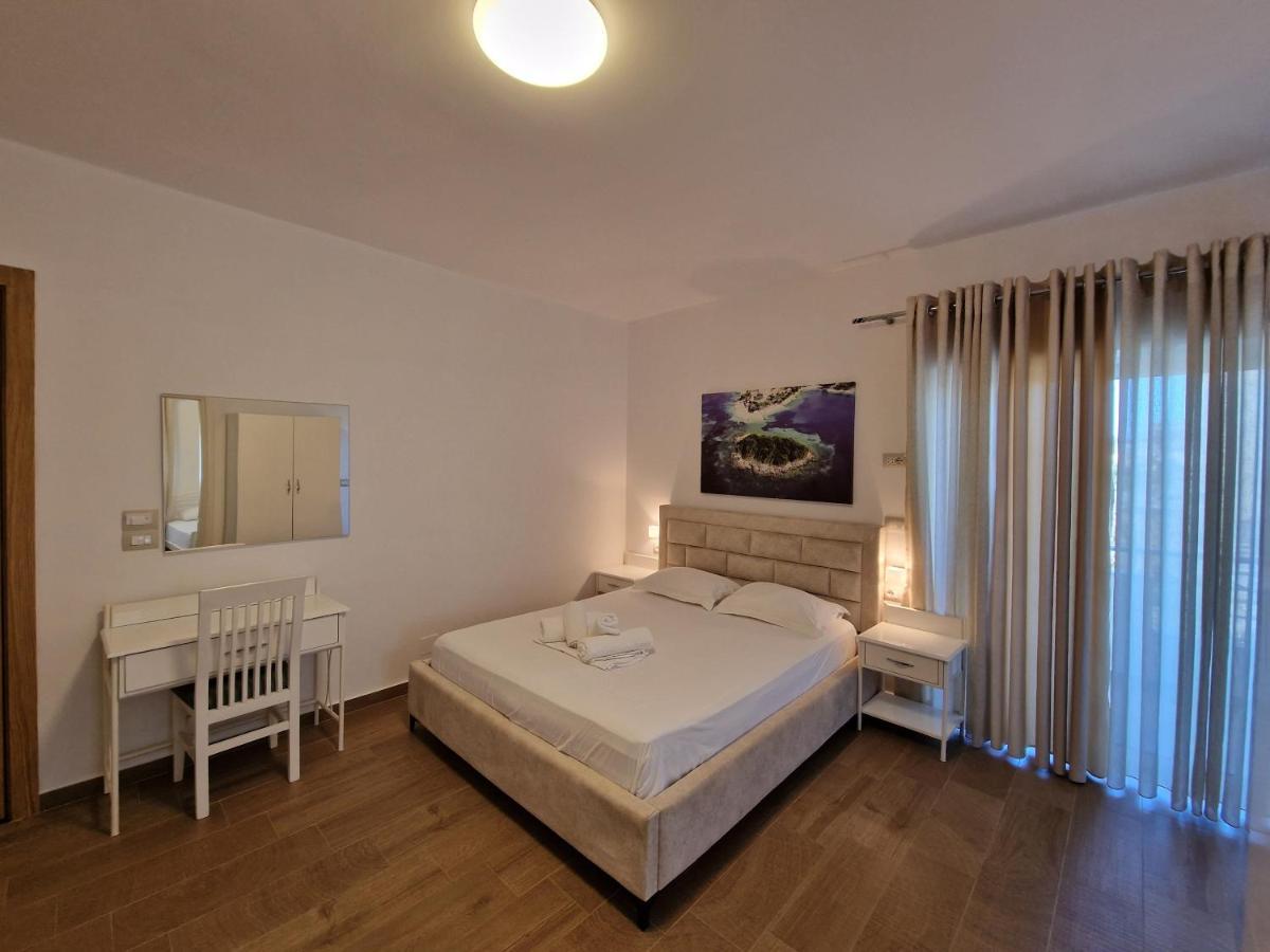Hotel Queen Margaret Seaside Ksamil Exteriör bild