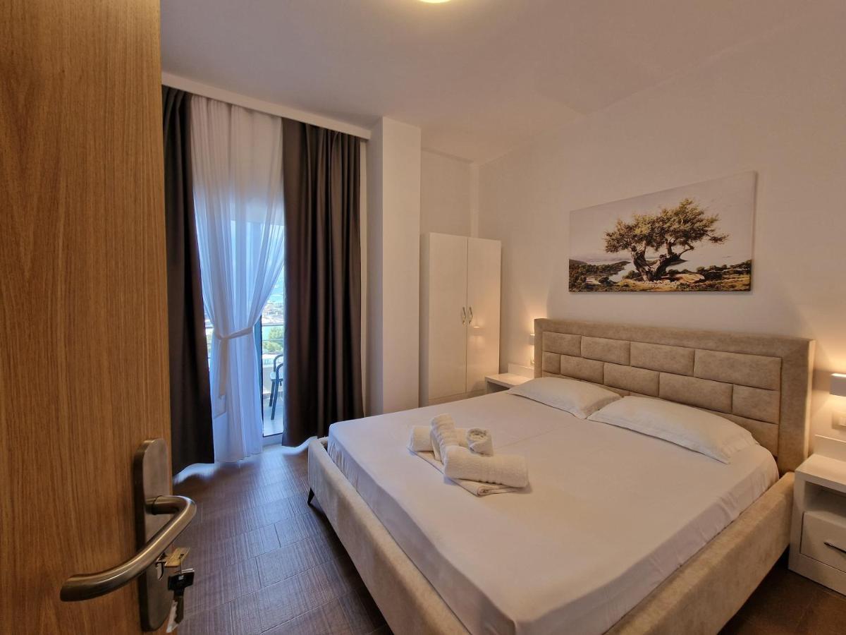 Hotel Queen Margaret Seaside Ksamil Exteriör bild
