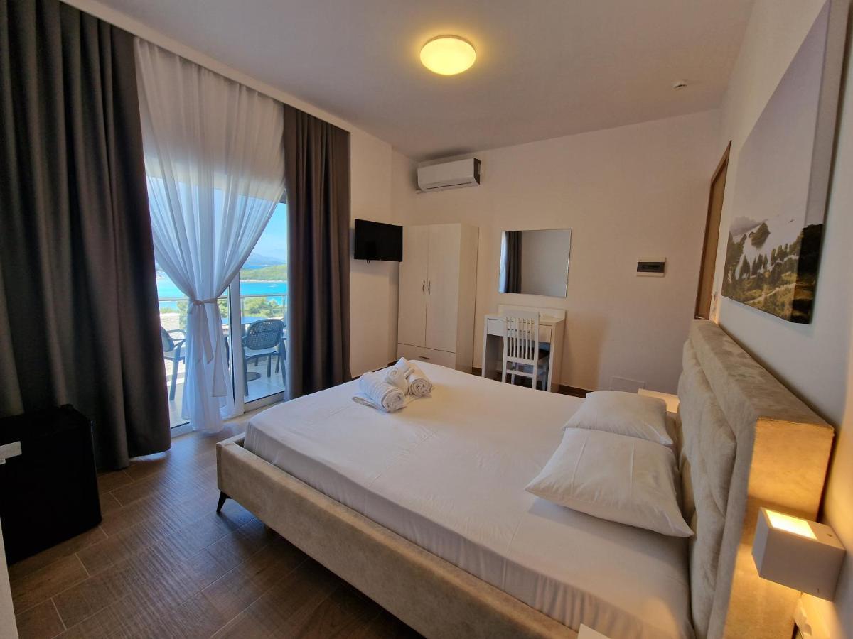 Hotel Queen Margaret Seaside Ksamil Exteriör bild