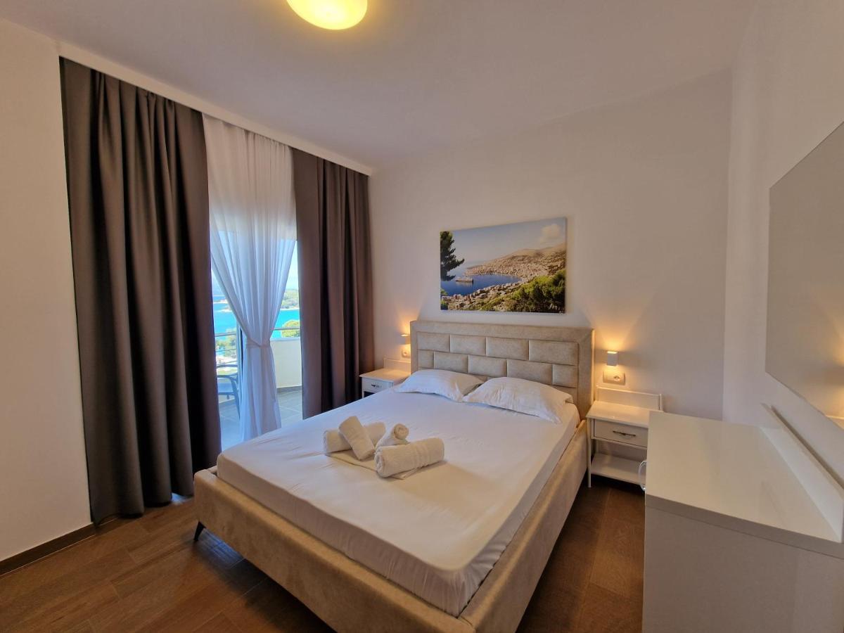 Hotel Queen Margaret Seaside Ksamil Exteriör bild