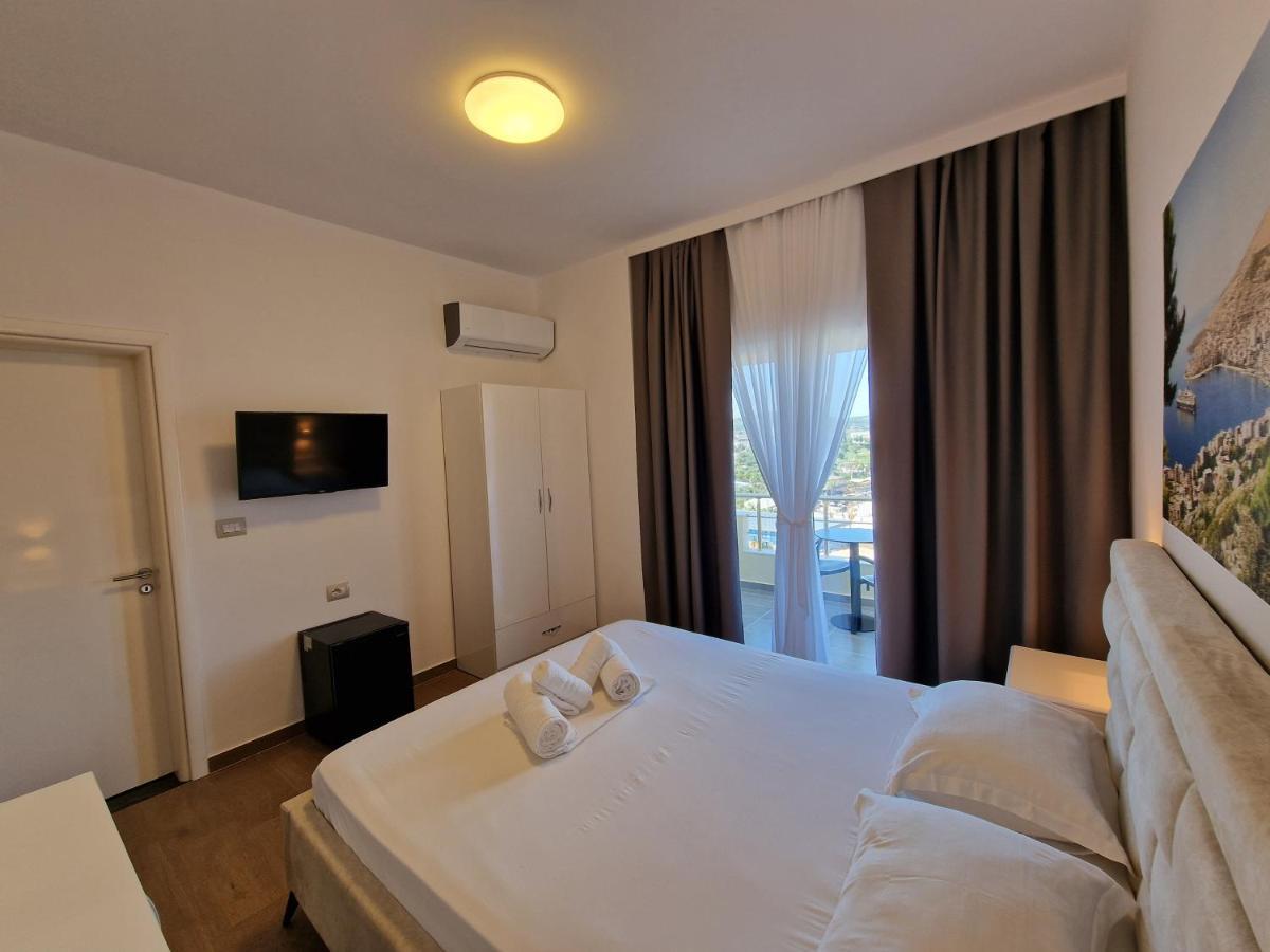 Hotel Queen Margaret Seaside Ksamil Exteriör bild
