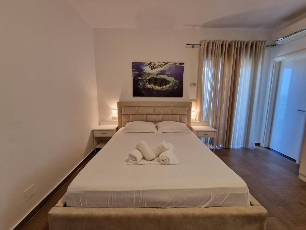 Hotel Queen Margaret Seaside Ksamil Exteriör bild