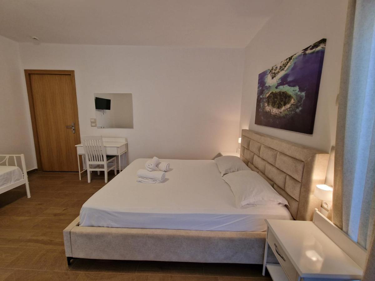 Hotel Queen Margaret Seaside Ksamil Exteriör bild
