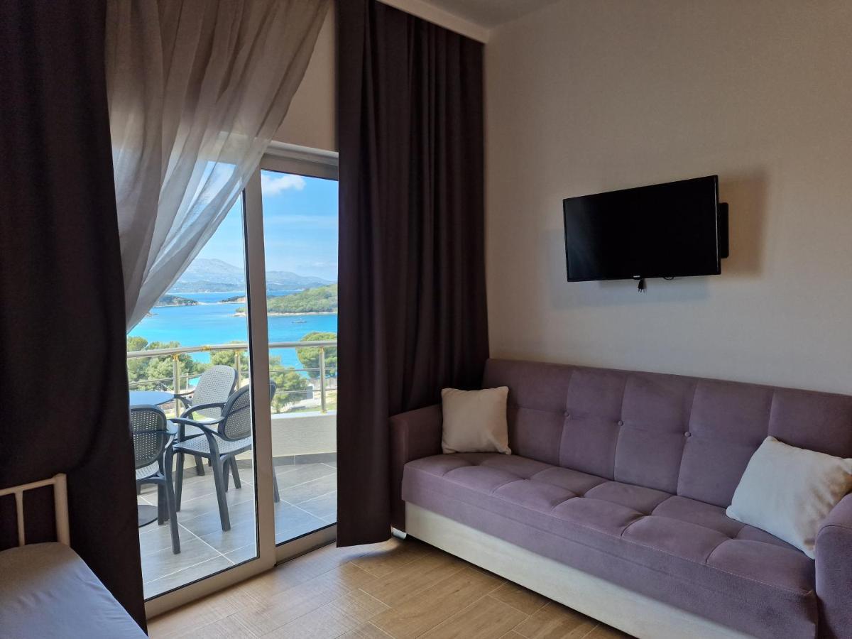 Hotel Queen Margaret Seaside Ksamil Exteriör bild