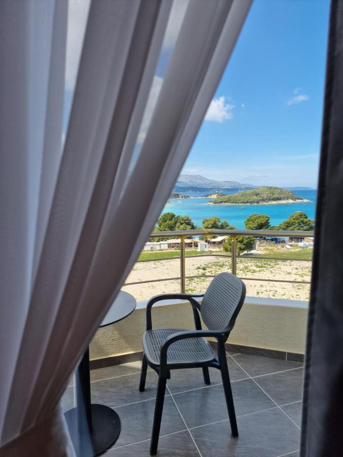 Hotel Queen Margaret Seaside Ksamil Exteriör bild