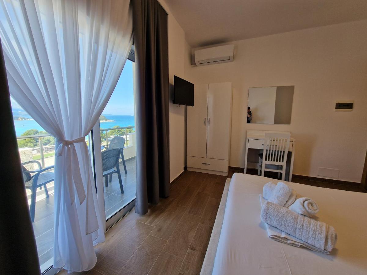 Hotel Queen Margaret Seaside Ksamil Exteriör bild