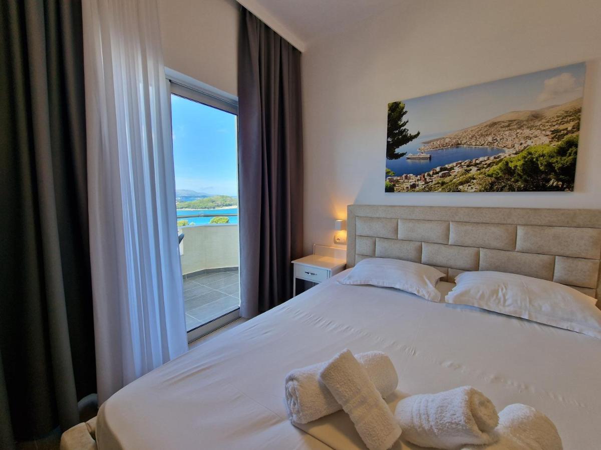 Hotel Queen Margaret Seaside Ksamil Exteriör bild