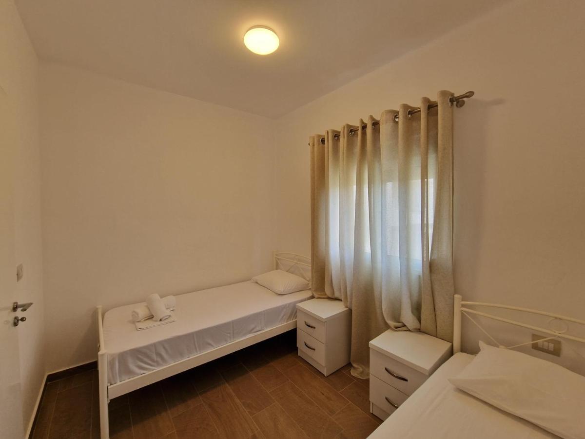 Hotel Queen Margaret Seaside Ksamil Exteriör bild