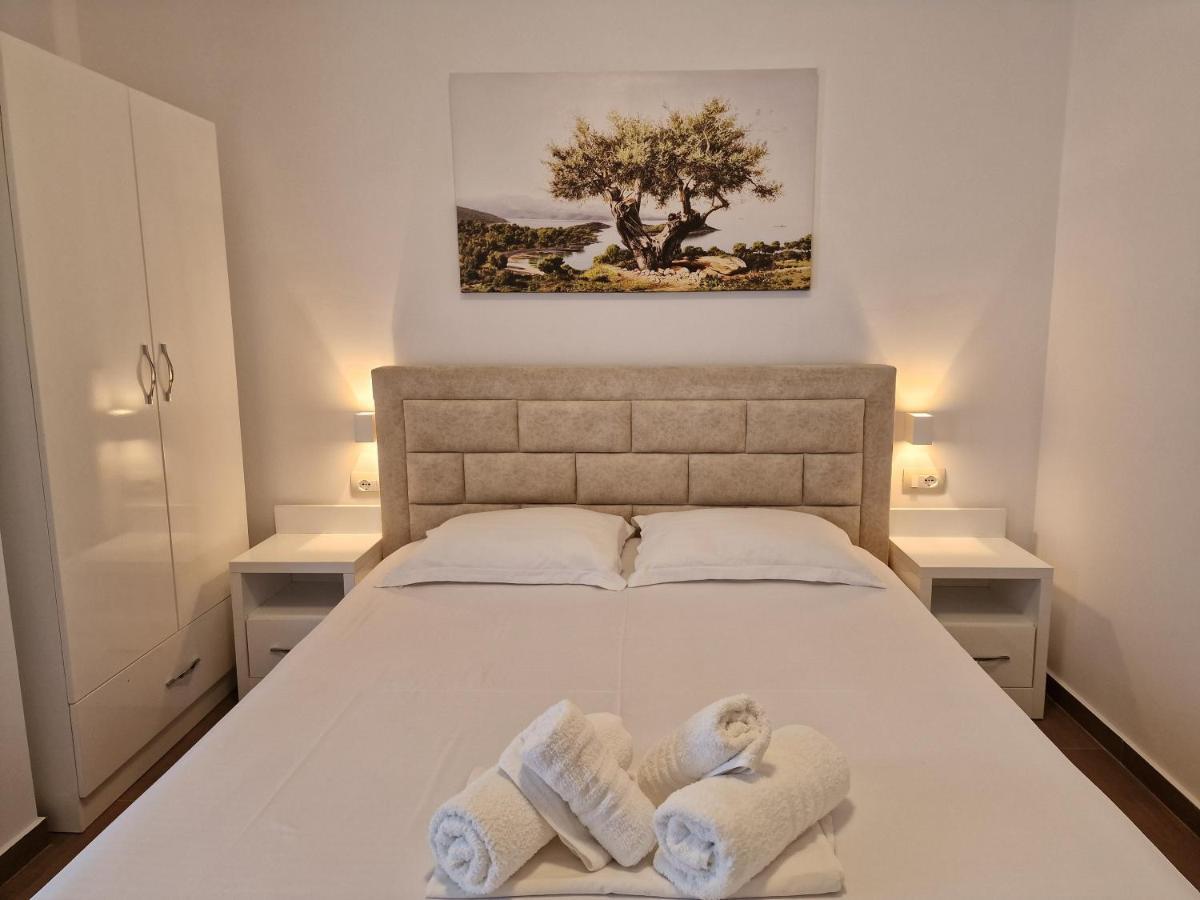 Hotel Queen Margaret Seaside Ksamil Exteriör bild