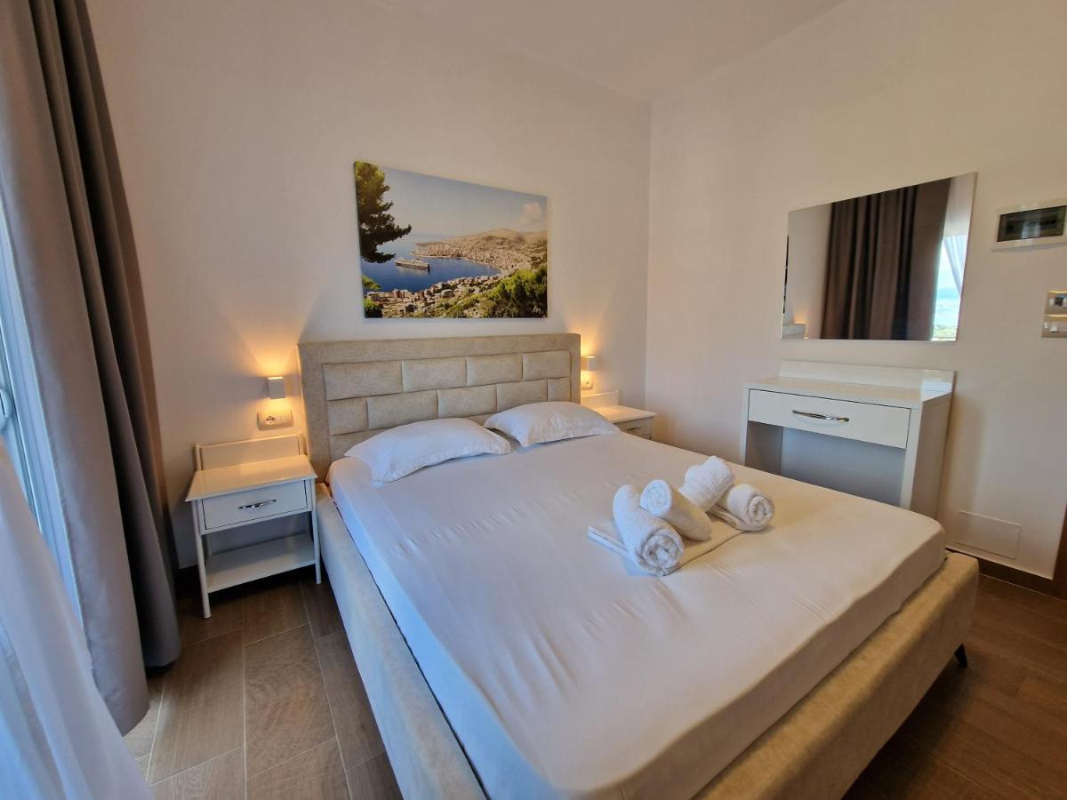 Hotel Queen Margaret Seaside Ksamil Exteriör bild