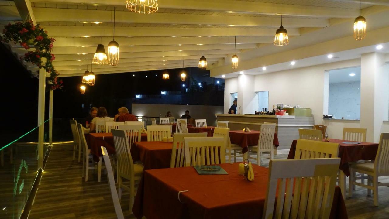 Hotel Queen Margaret Seaside Ksamil Exteriör bild