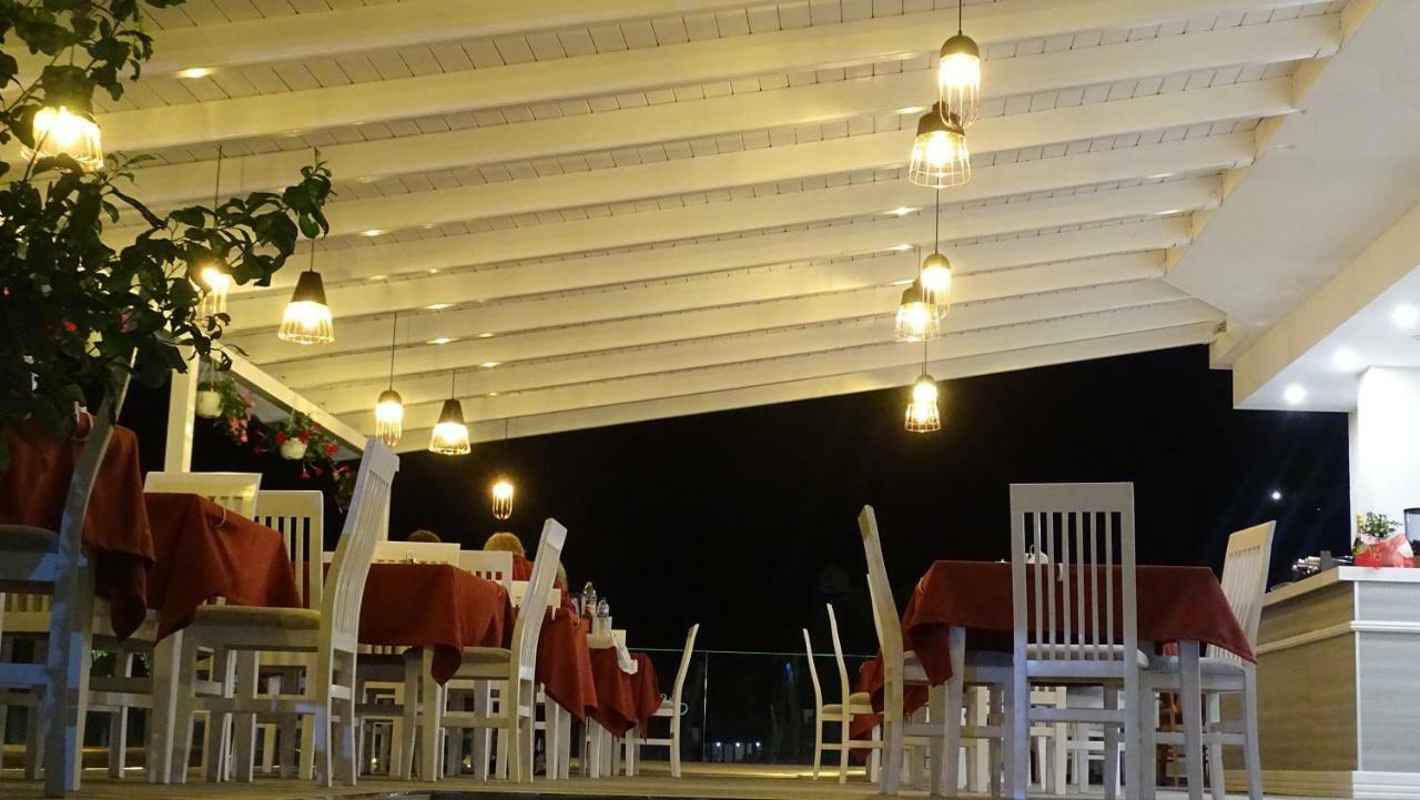 Hotel Queen Margaret Seaside Ksamil Exteriör bild